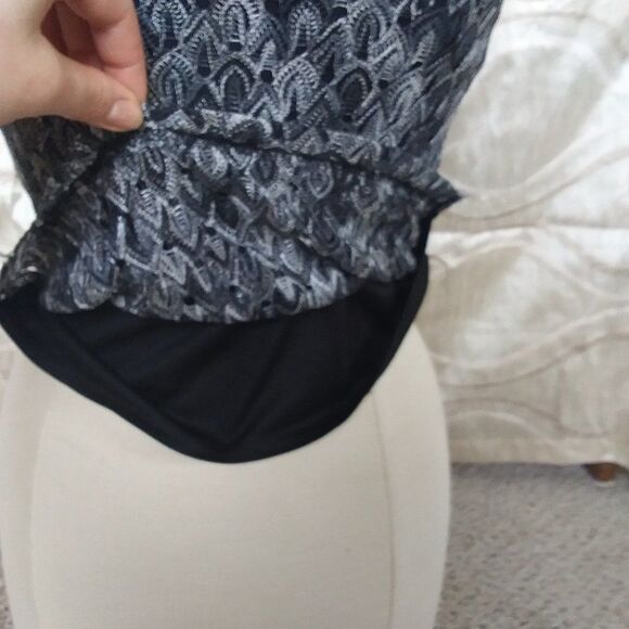 Vintage Top Women's IZ Byer Sleeveless Metallic Scale Print Gray Silver Black M - Picture 6 of 11